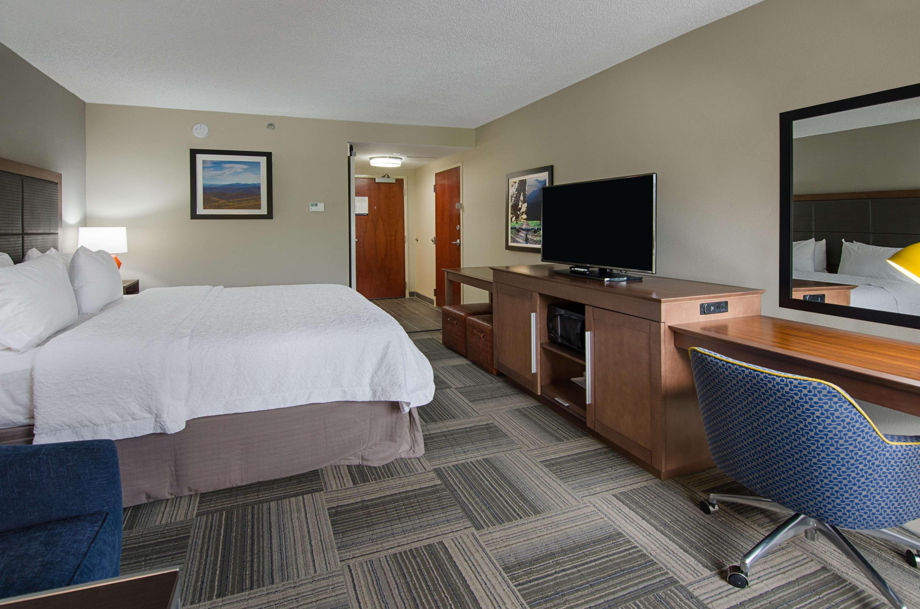 Hampton Inn Covington Va Buitenkant foto