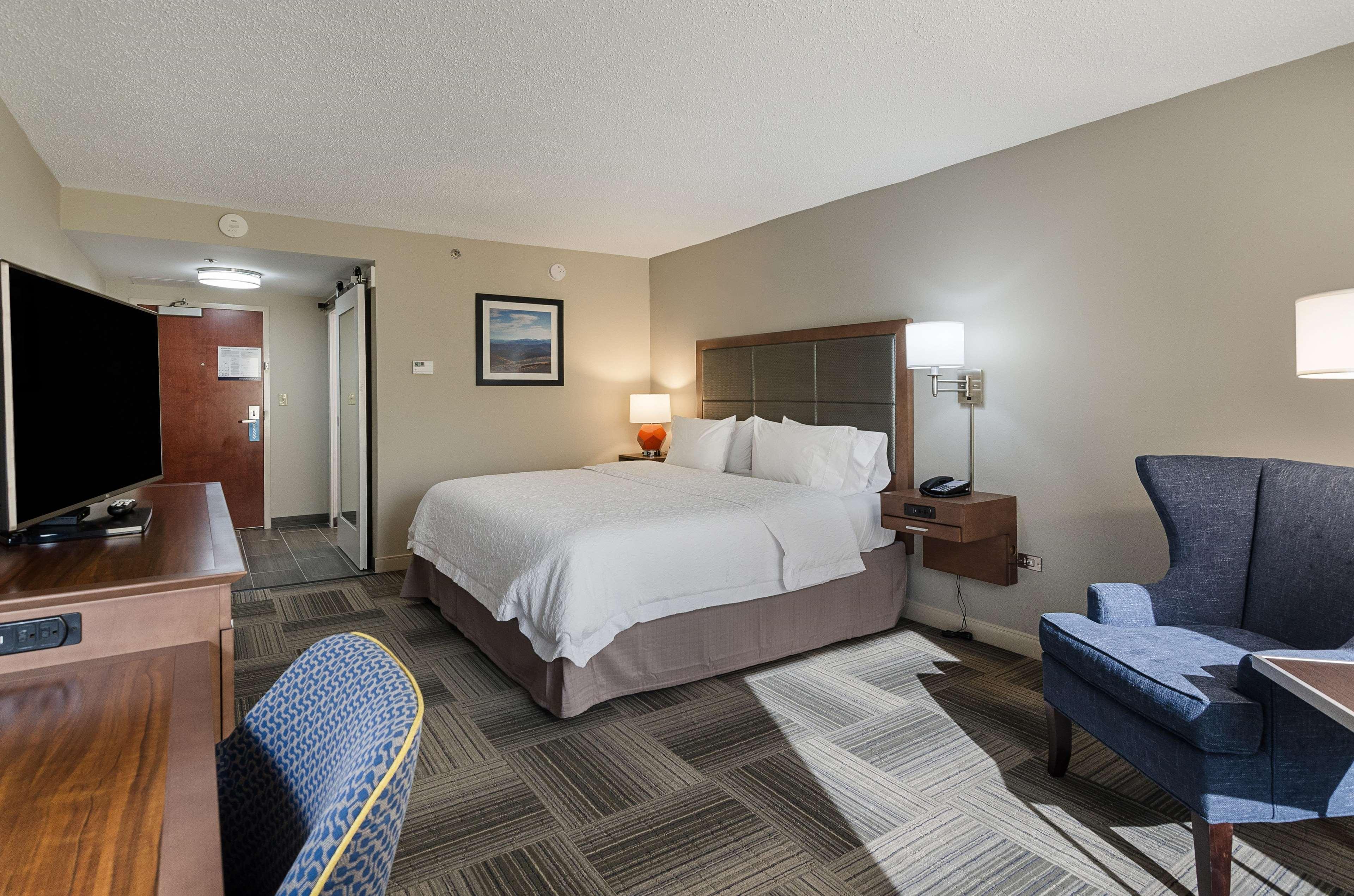 Hampton Inn Covington Va Buitenkant foto