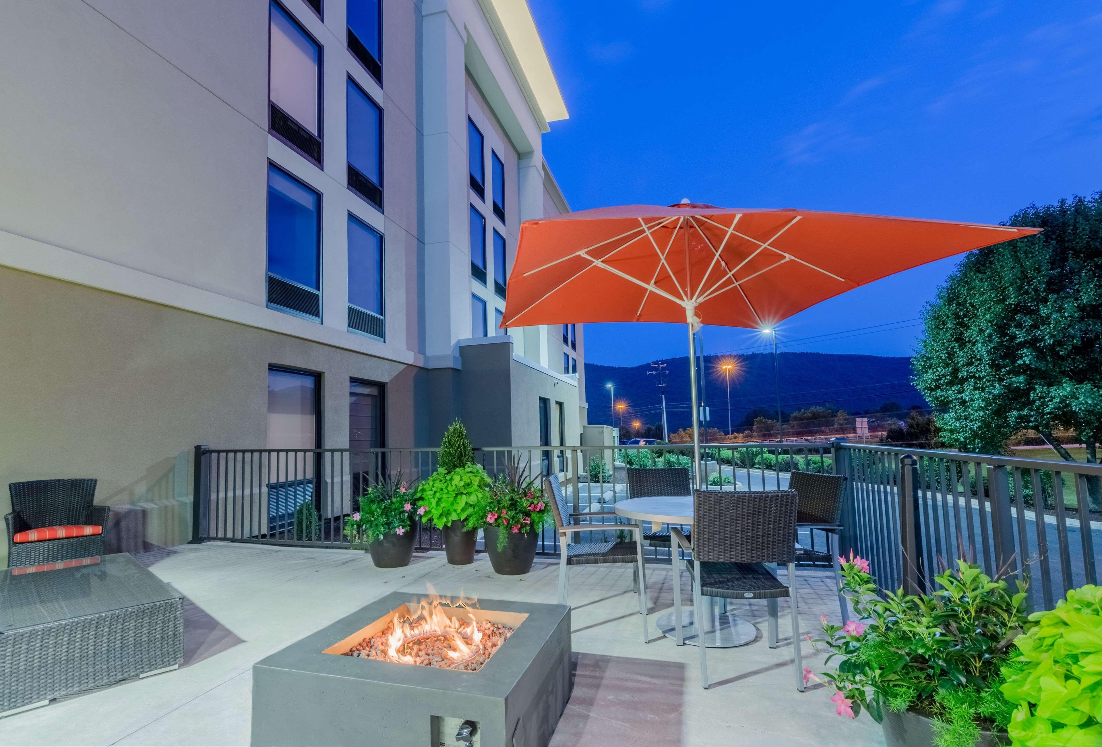 Hampton Inn Covington Va Buitenkant foto