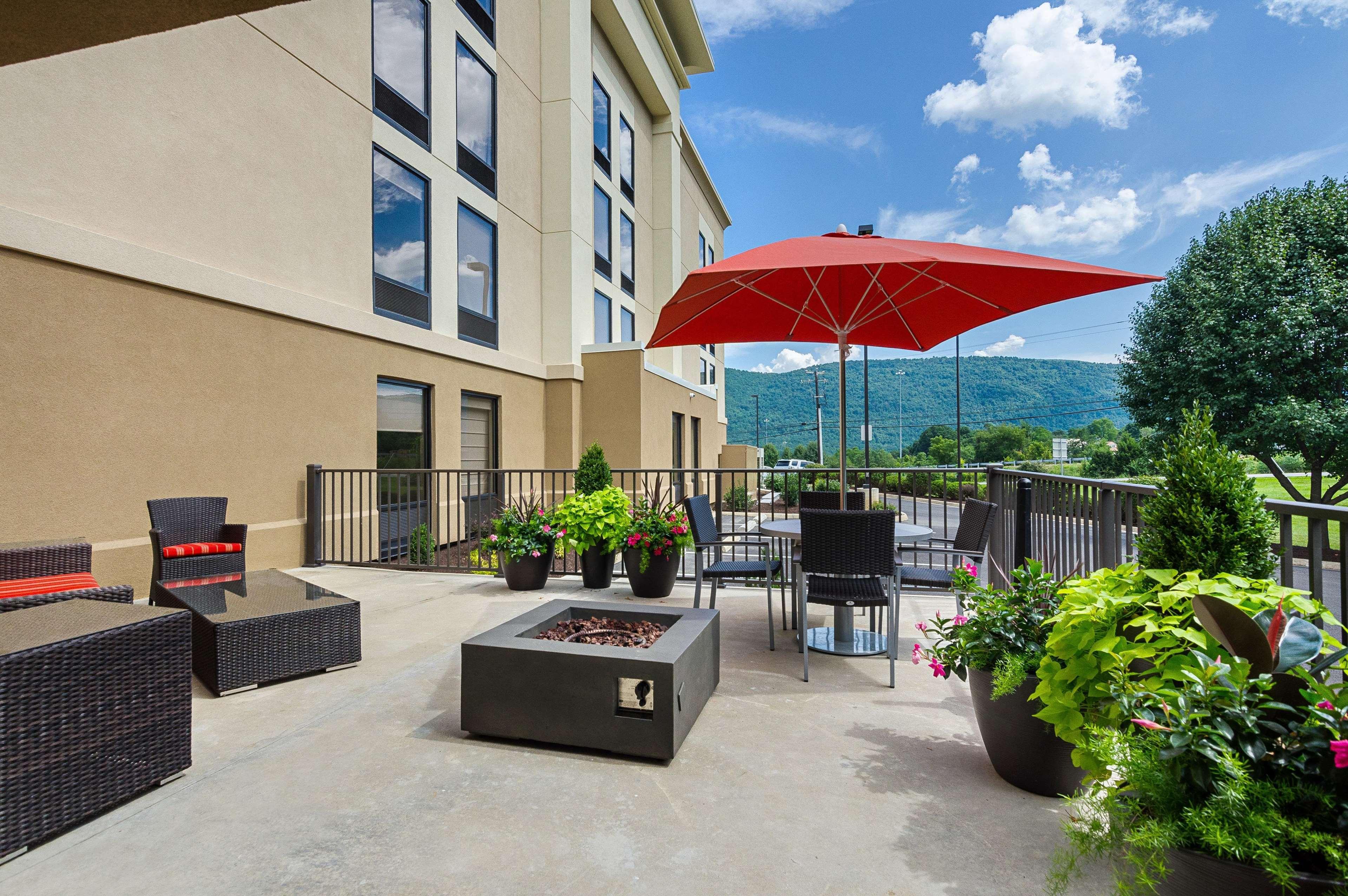 Hampton Inn Covington Va Buitenkant foto