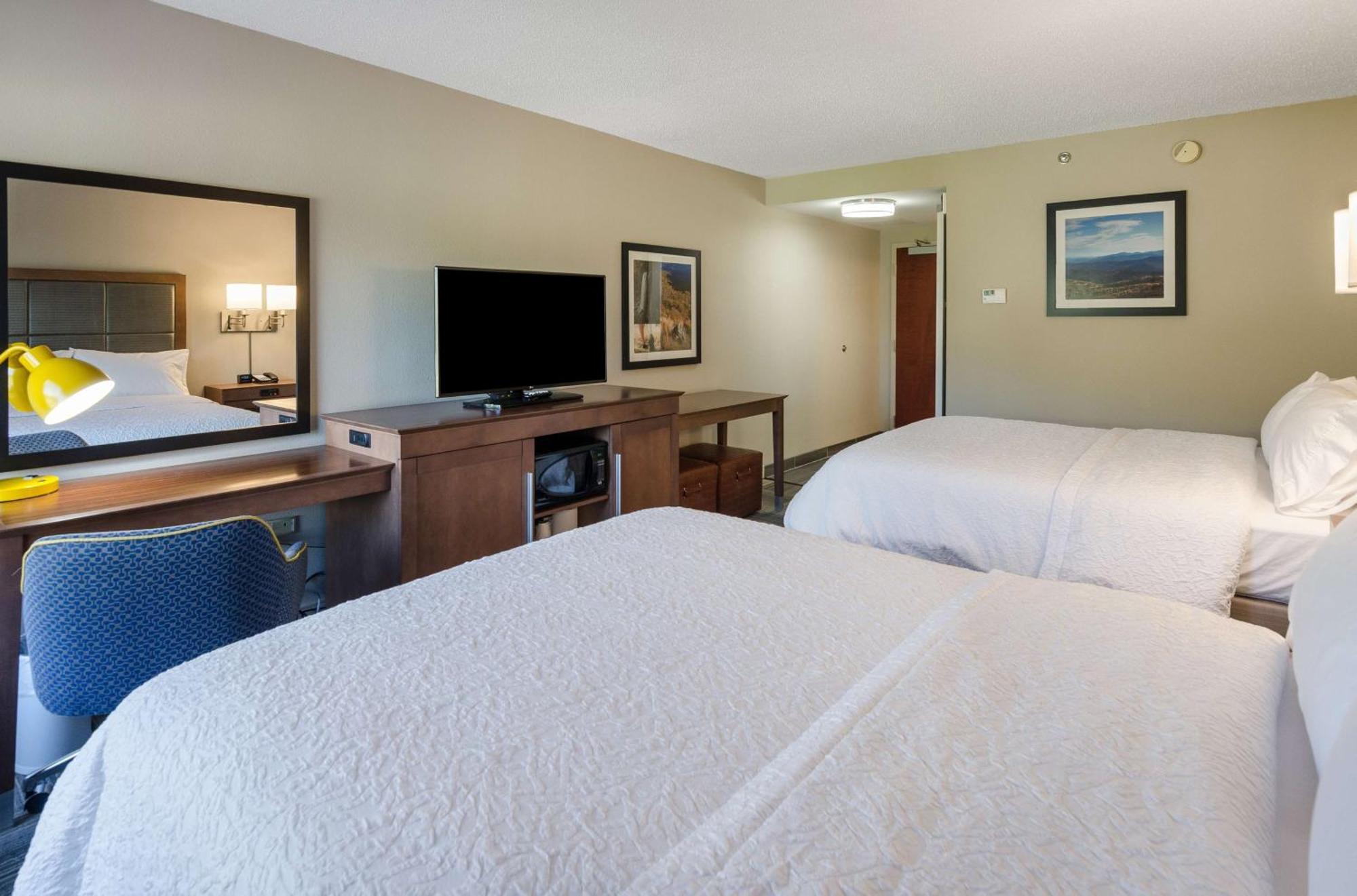 Hampton Inn Covington Va Buitenkant foto