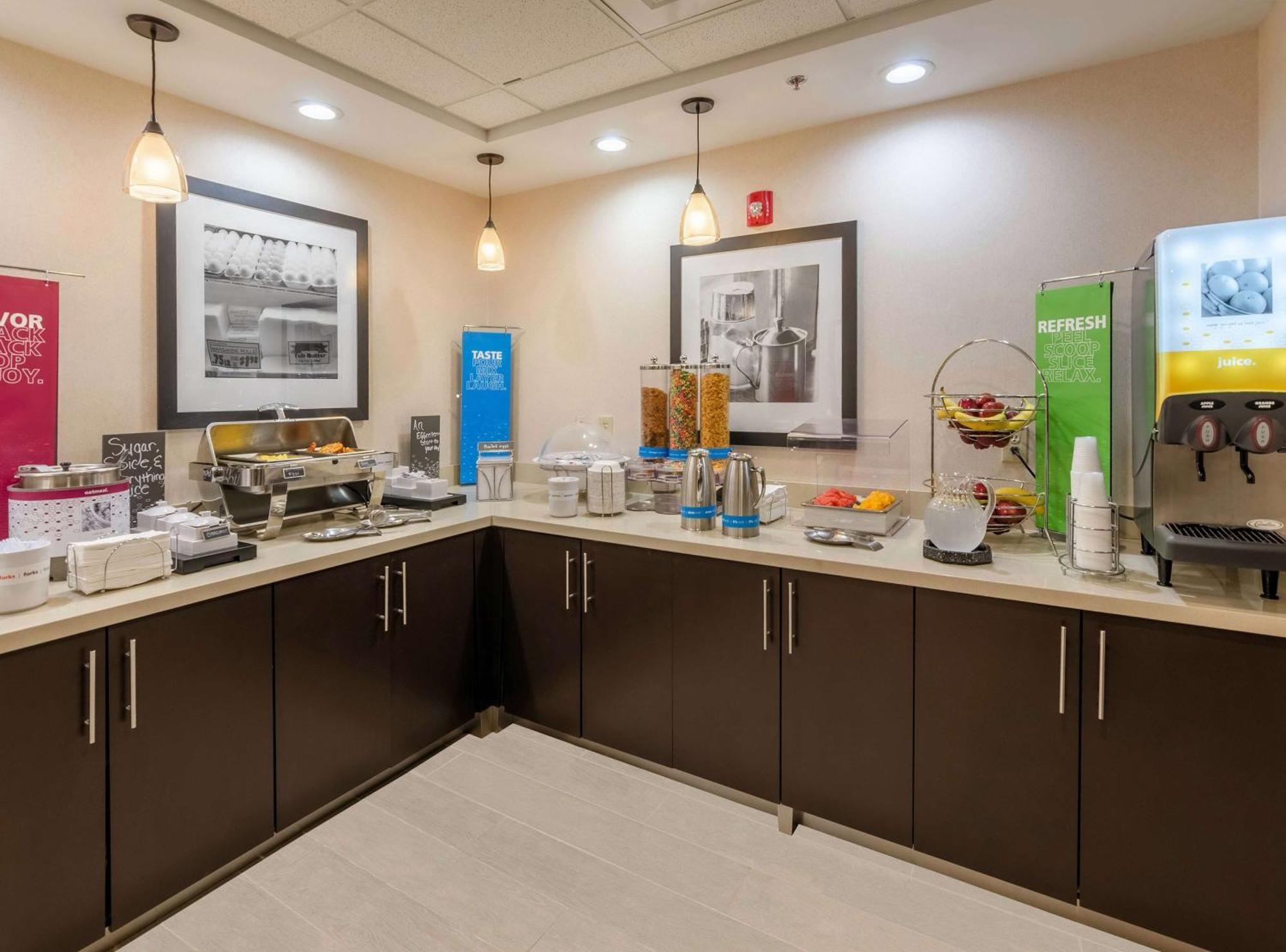 Hampton Inn Covington Va Buitenkant foto