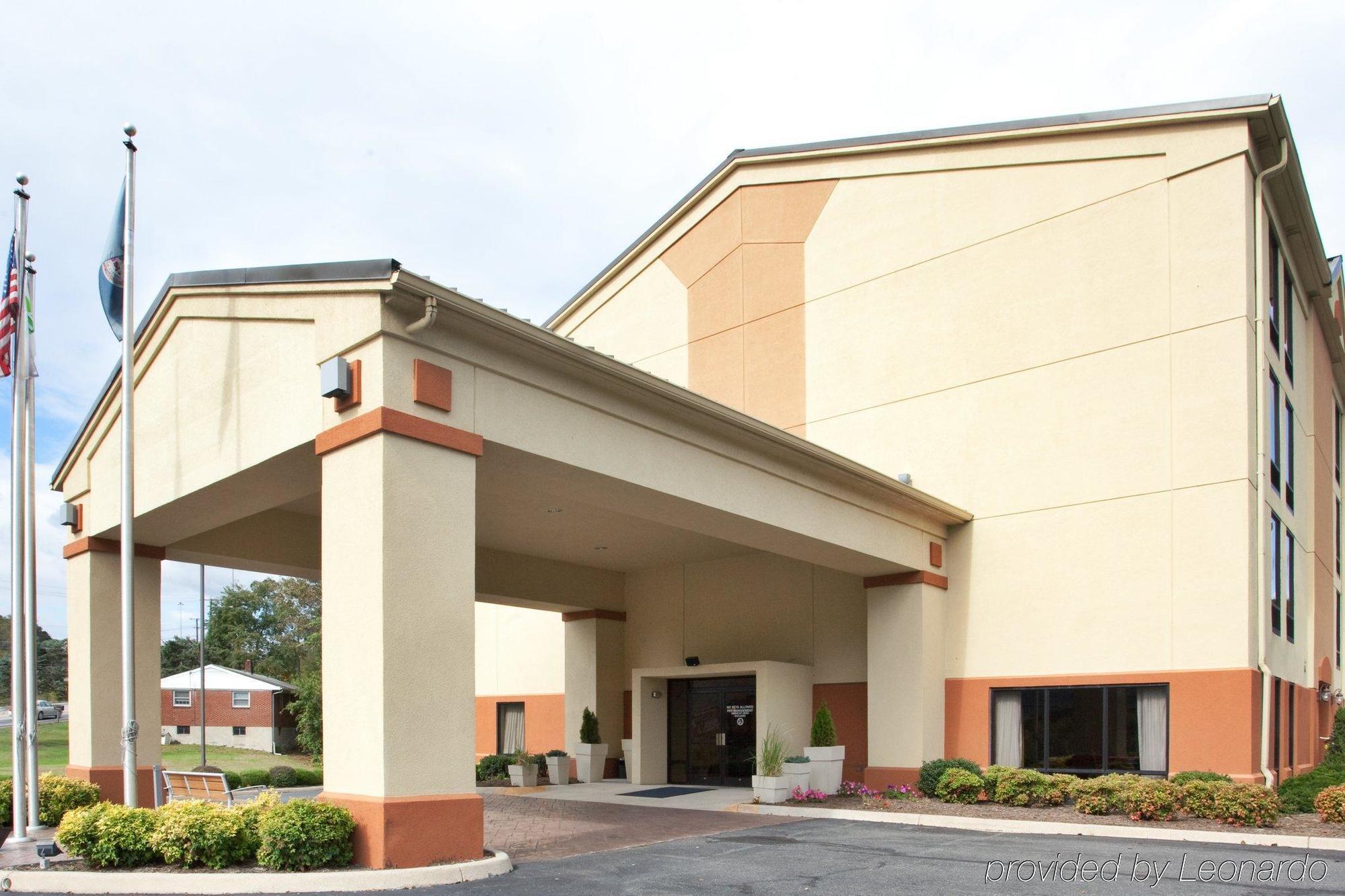Hampton Inn Covington Va Buitenkant foto